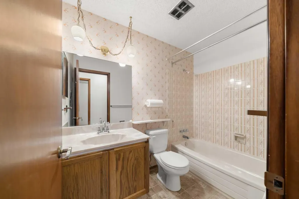 14304 Deer Ridge Drive SE Calgary AB T2J 5W1