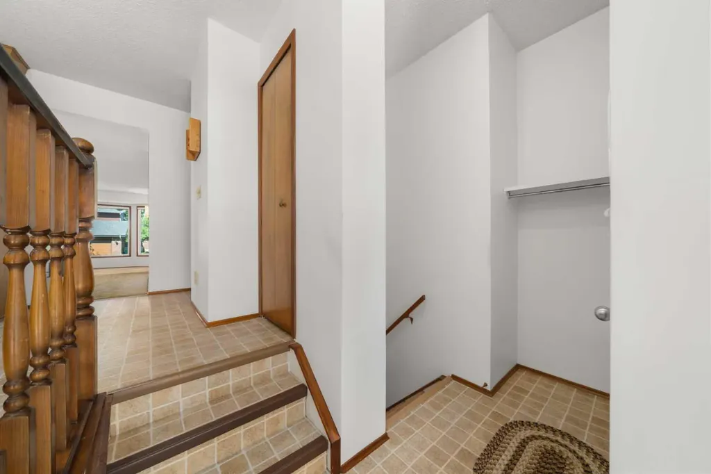 14304 Deer Ridge Drive SE Calgary AB T2J 5W1