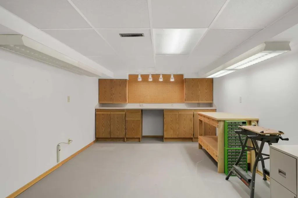 14304 Deer Ridge Drive SE Calgary AB T2J 5W1
