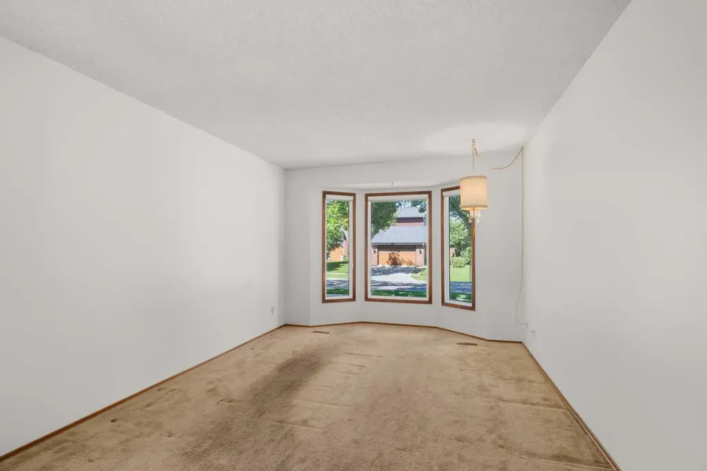 14304 Deer Ridge Drive SE Calgary AB T2J 5W1