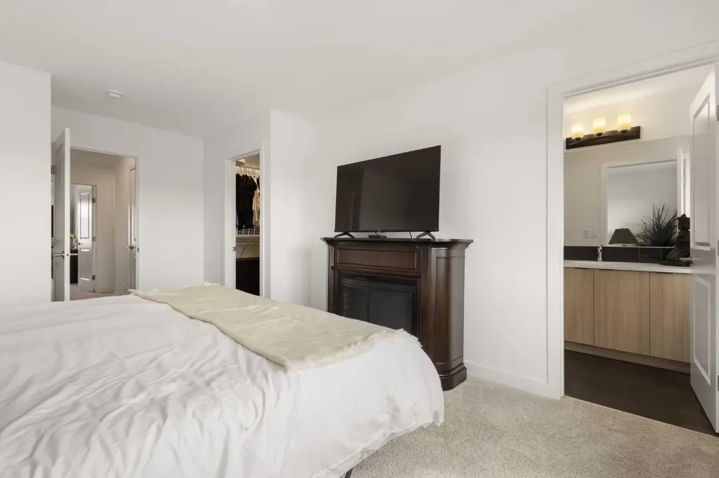 19825 45 Street SE Calgary AB T3M 3B5