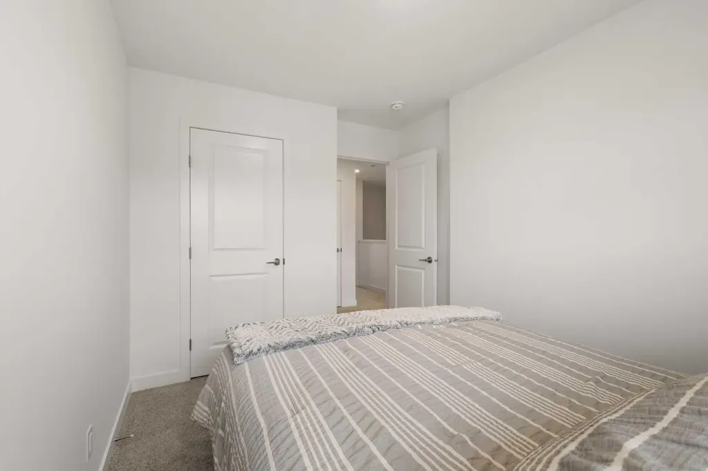 19825 45 Street SE Calgary AB T3M 3B5