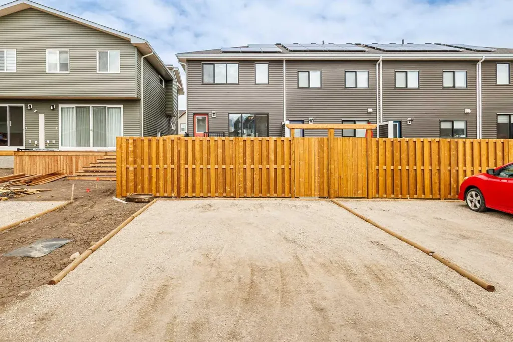 19825 45 Street SE Calgary AB T3M 3B5