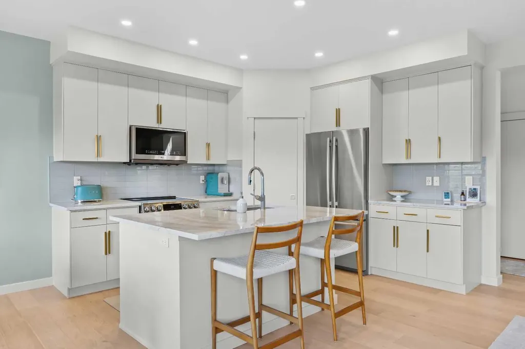 86 Rockyspring Circle NW Calgary AB T3G 6A1