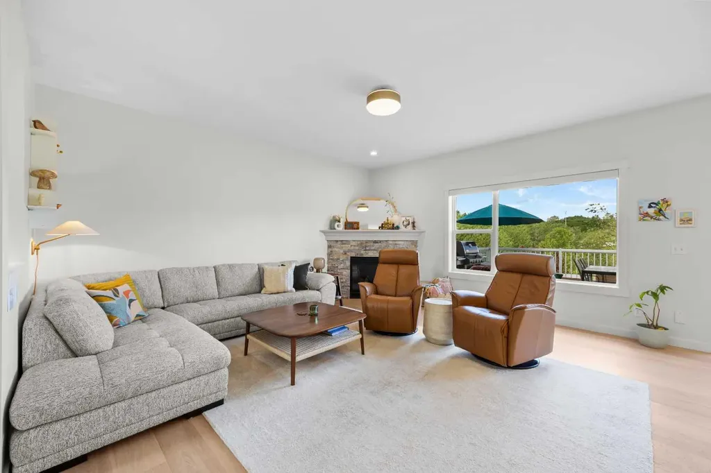 86 Rockyspring Circle NW Calgary AB T3G 6A1