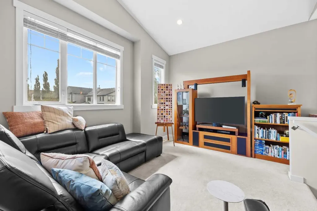 86 Rockyspring Circle NW Calgary AB T3G 6A1
