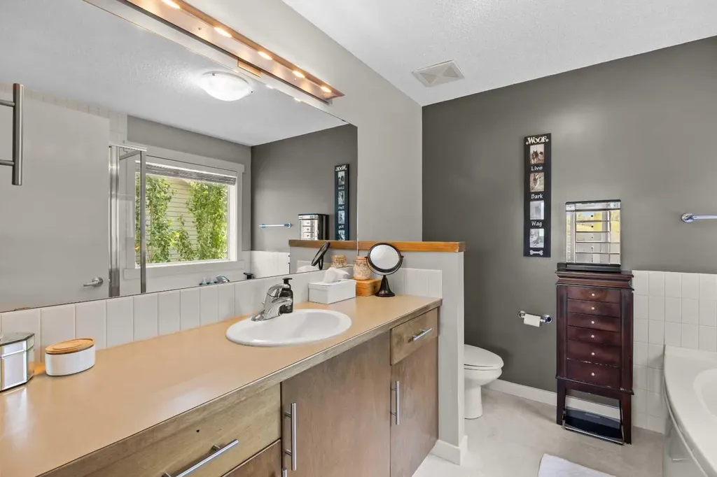 86 Rockyspring Circle NW Calgary AB T3G 6A1