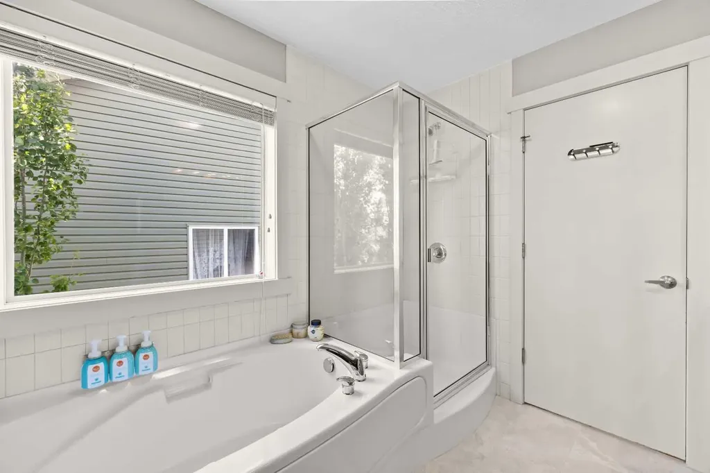 86 Rockyspring Circle NW Calgary AB T3G 6A1