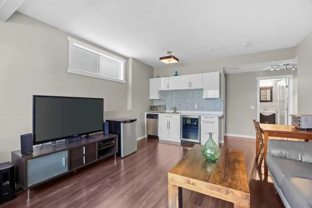 86 Rockyspring Circle NW Calgary AB T3G 6A1