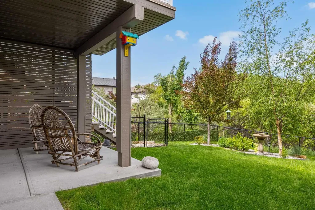 86 Rockyspring Circle NW Calgary AB T3G 6A1