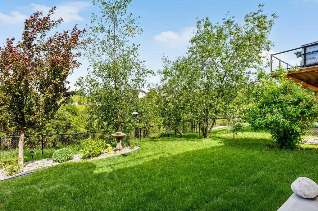 86 Rockyspring Circle NW Calgary AB T3G 6A1