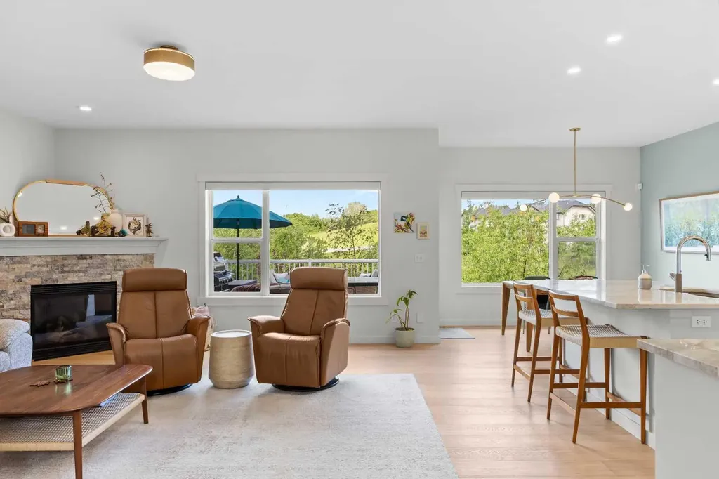 86 Rockyspring Circle NW Calgary AB T3G 6A1