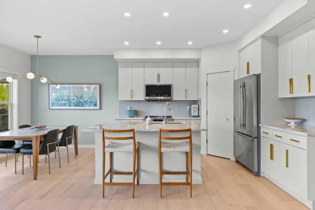 86 Rockyspring Circle NW Calgary AB T3G 6A1