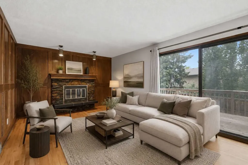 27 Woodgreen Place SW Calgary AB T2W 4A3