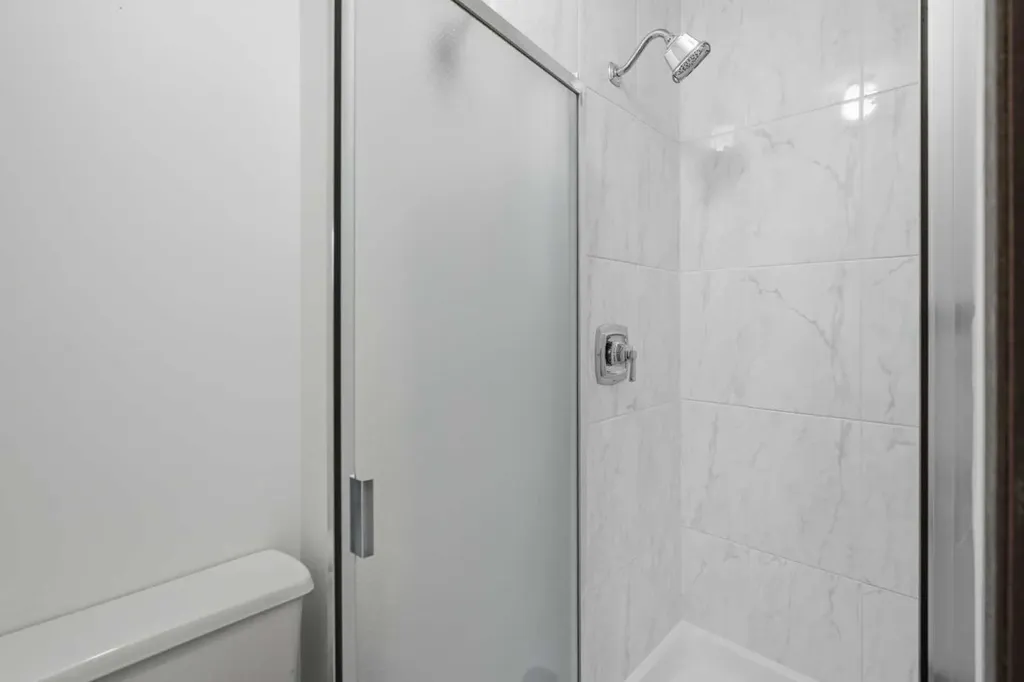 27 Woodgreen Place SW Calgary AB T2W 4A3