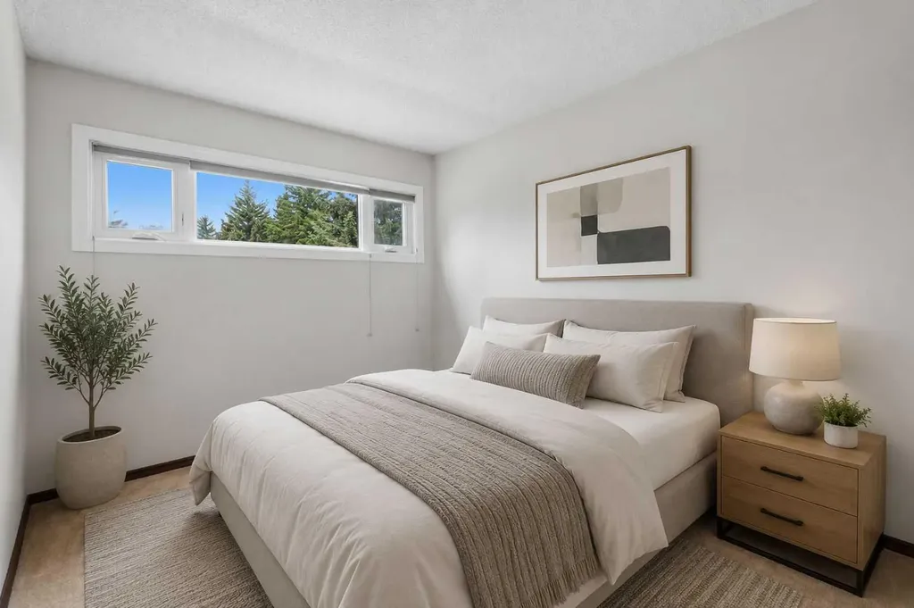 27 Woodgreen Place SW Calgary AB T2W 4A3