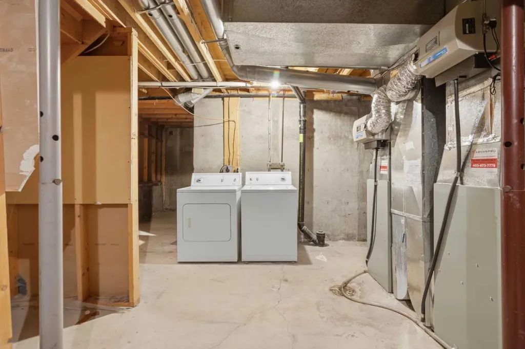 27 Woodgreen Place SW Calgary AB T2W 4A3