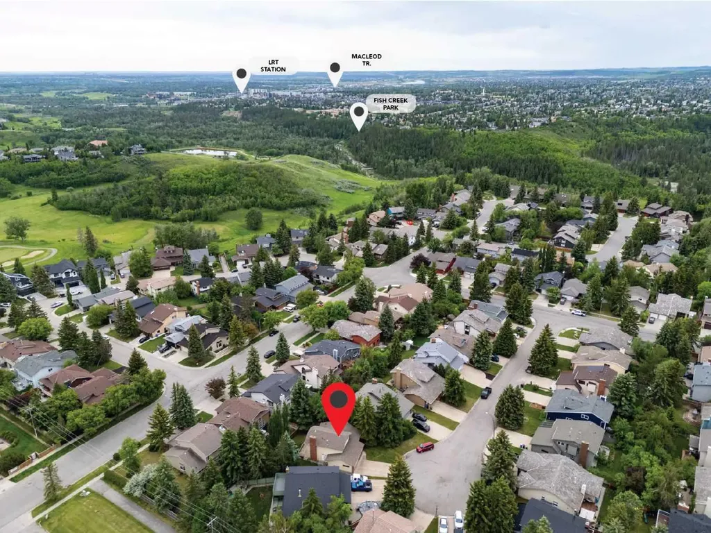 27 Woodgreen Place SW Calgary AB T2W 4A3