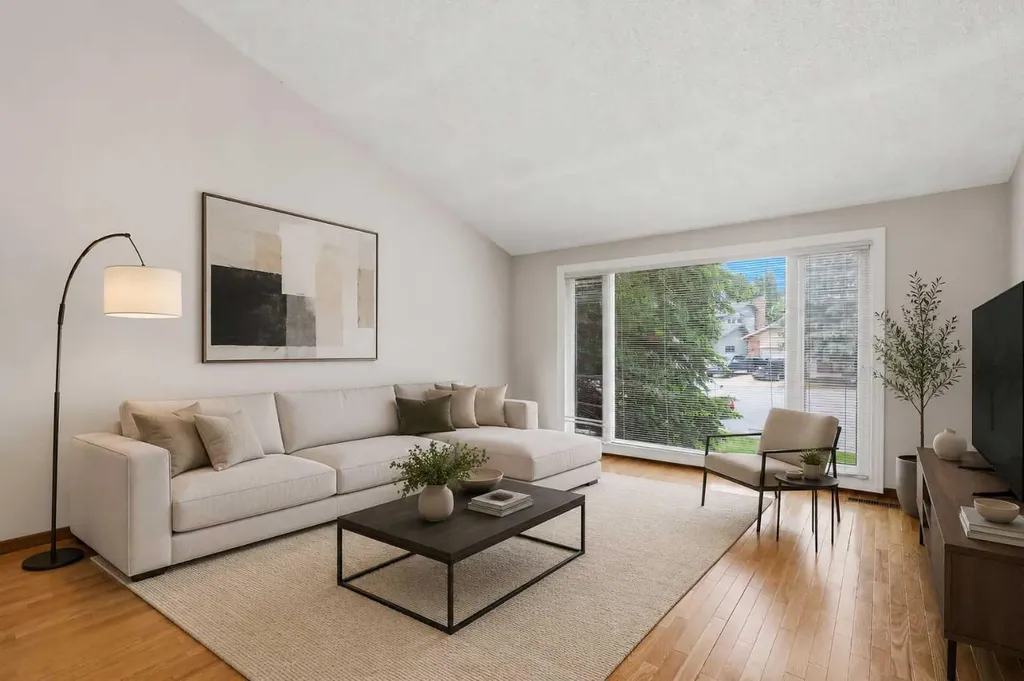 27 Woodgreen Place SW Calgary AB T2W 4A3