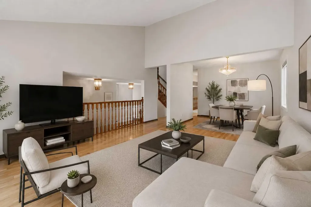 27 Woodgreen Place SW Calgary AB T2W 4A3