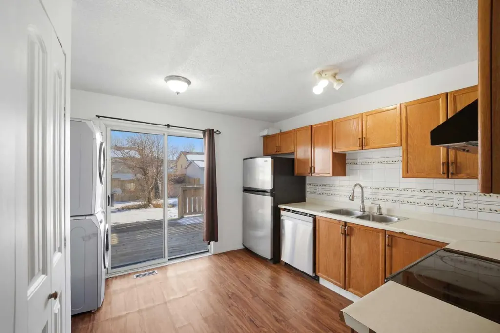 19 Appletree Close SE Calgary AB T2A 7J1
