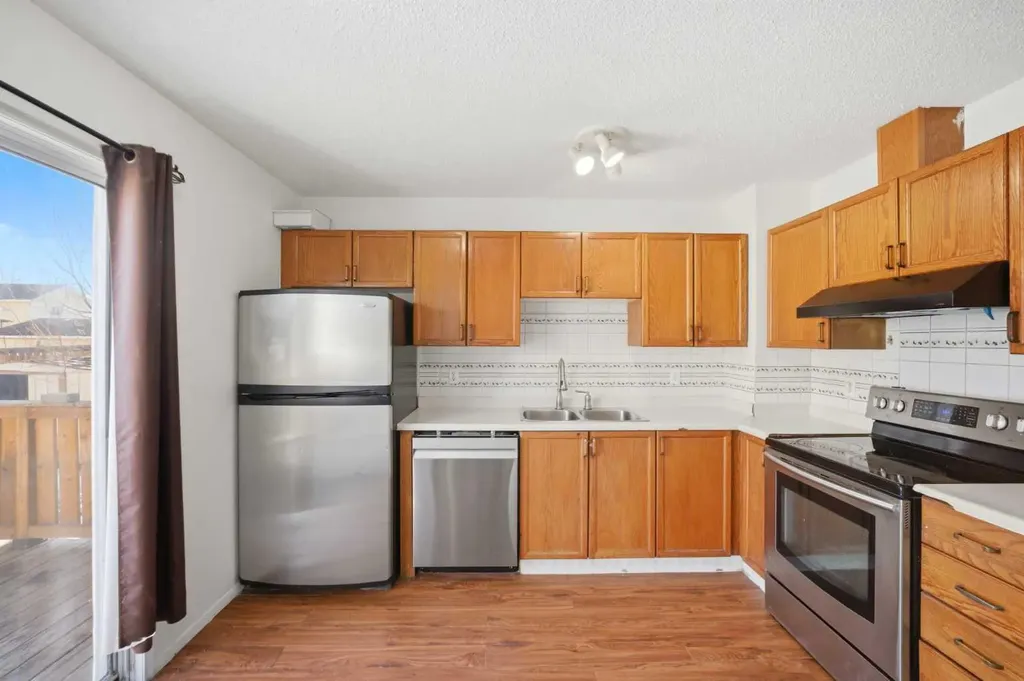 19 Appletree Close SE Calgary AB T2A 7J1