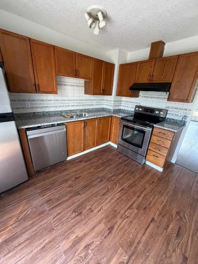 19 Appletree Close SE Calgary AB T2A 7J1
