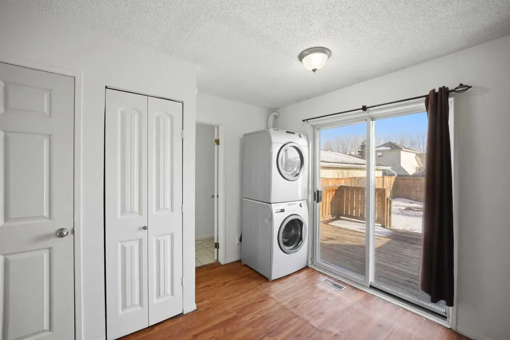 19 Appletree Close SE Calgary AB T2A 7J1