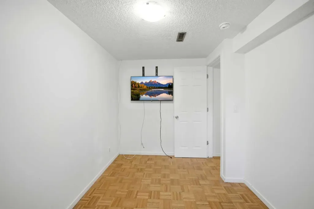 19 Appletree Close SE Calgary AB T2A 7J1