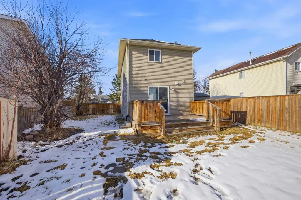 19 Appletree Close SE Calgary AB T2A 7J1