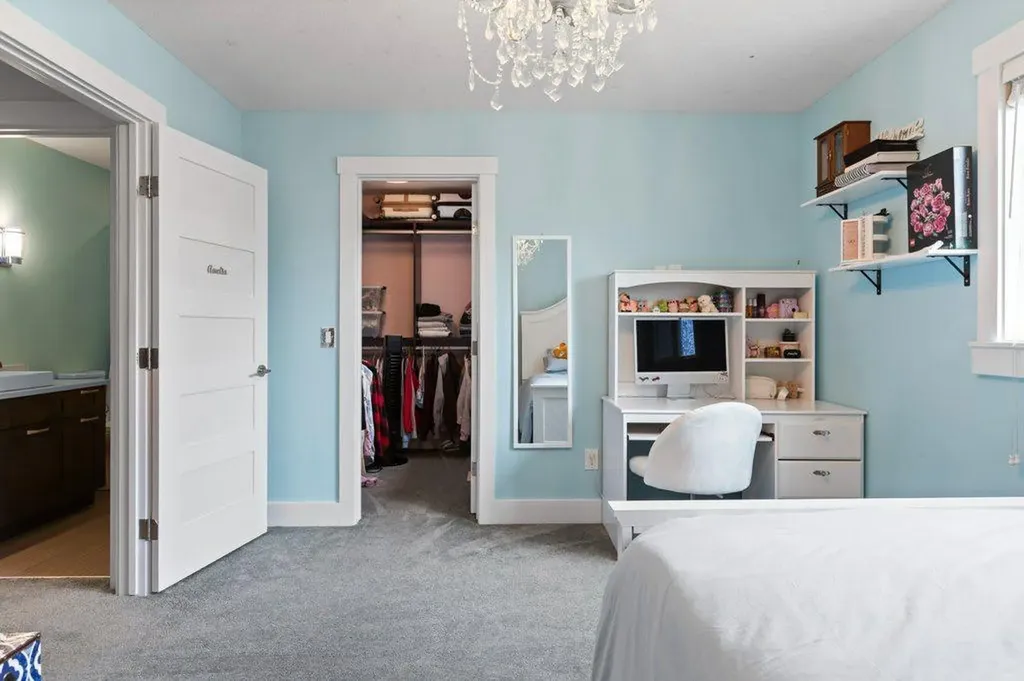 2113 21 Avenue SW Calgary AB T2T 0P1