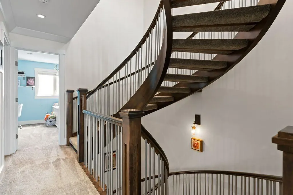 2113 21 Avenue SW Calgary AB T2T 0P1