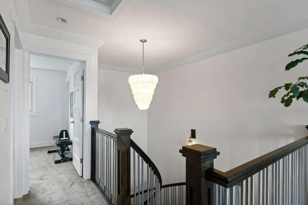 2113 21 Avenue SW Calgary AB T2T 0P1