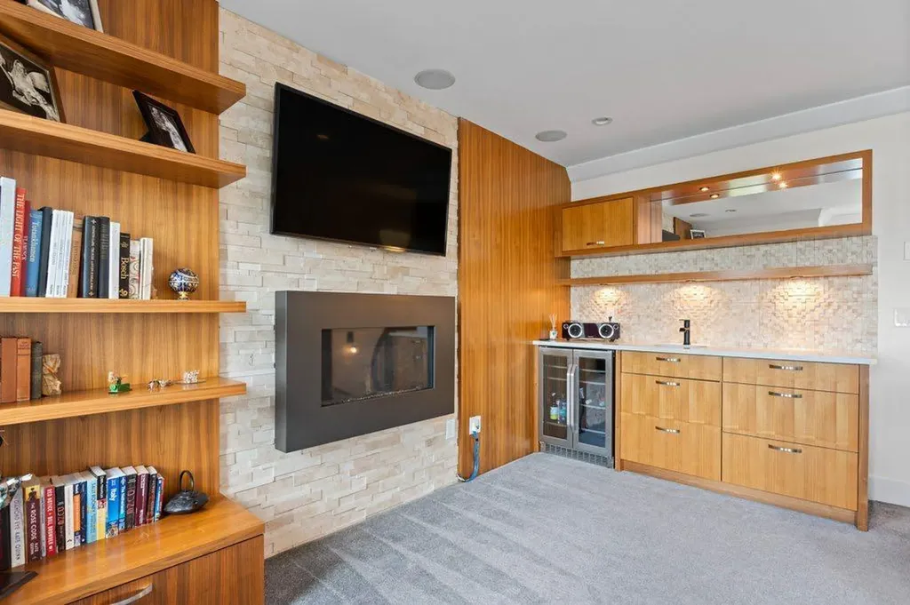 2113 21 Avenue SW Calgary AB T2T 0P1