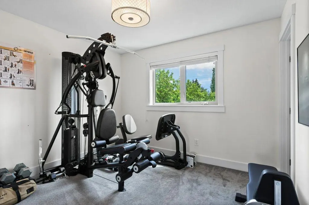 2113 21 Avenue SW Calgary AB T2T 0P1