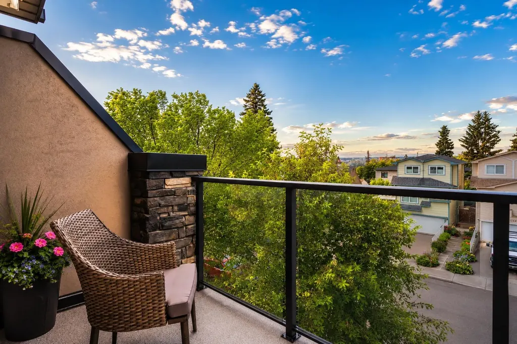 2113 21 Avenue SW Calgary AB T2T 0P1