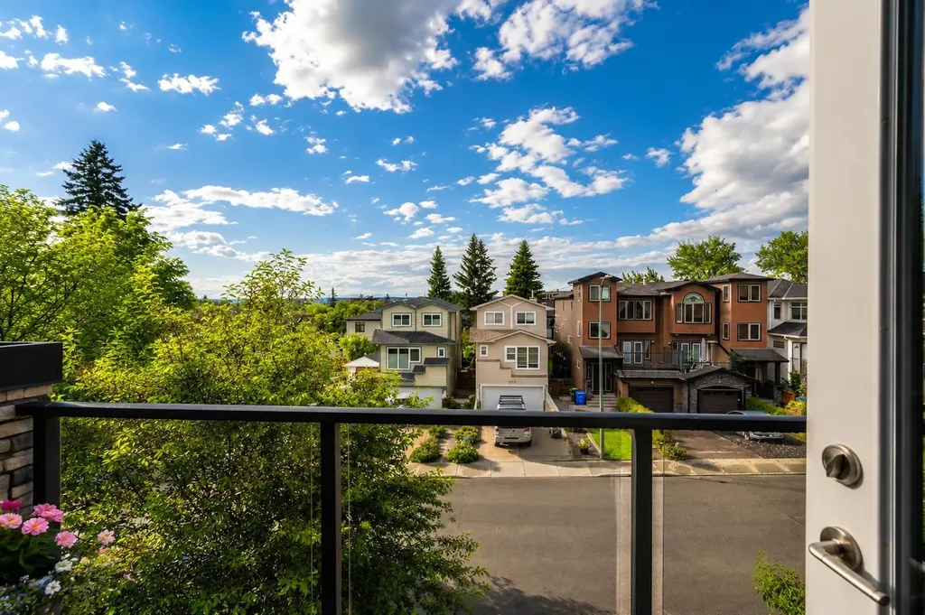 2113 21 Avenue SW Calgary AB T2T 0P1
