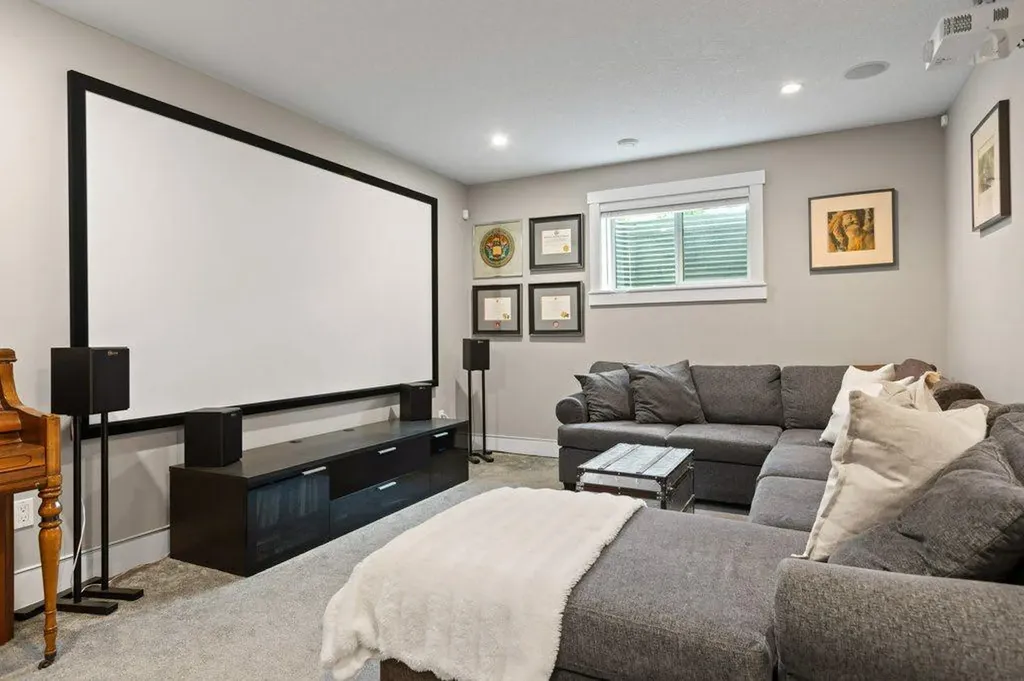 2113 21 Avenue SW Calgary AB T2T 0P1