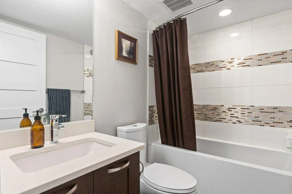 2113 21 Avenue SW Calgary AB T2T 0P1