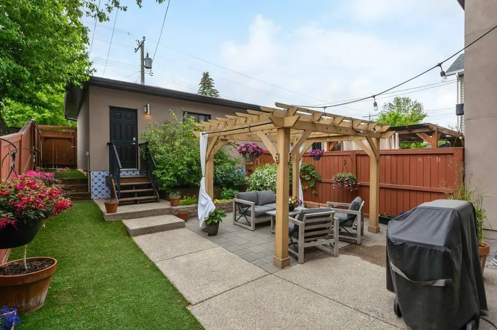 2113 21 Avenue SW Calgary AB T2T 0P1
