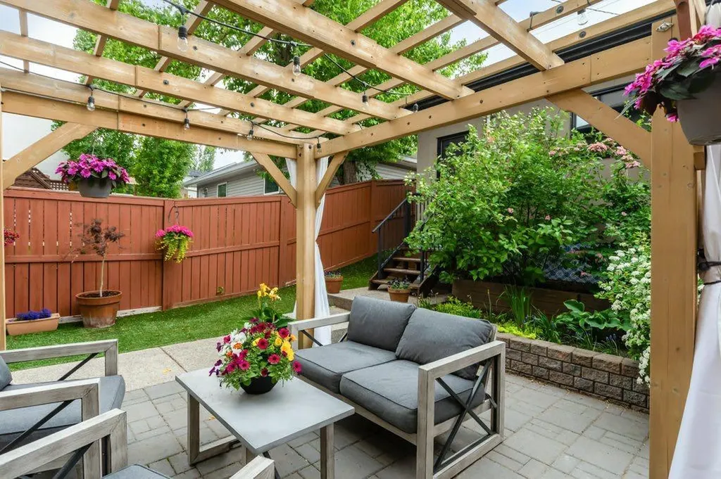 2113 21 Avenue SW Calgary AB T2T 0P1