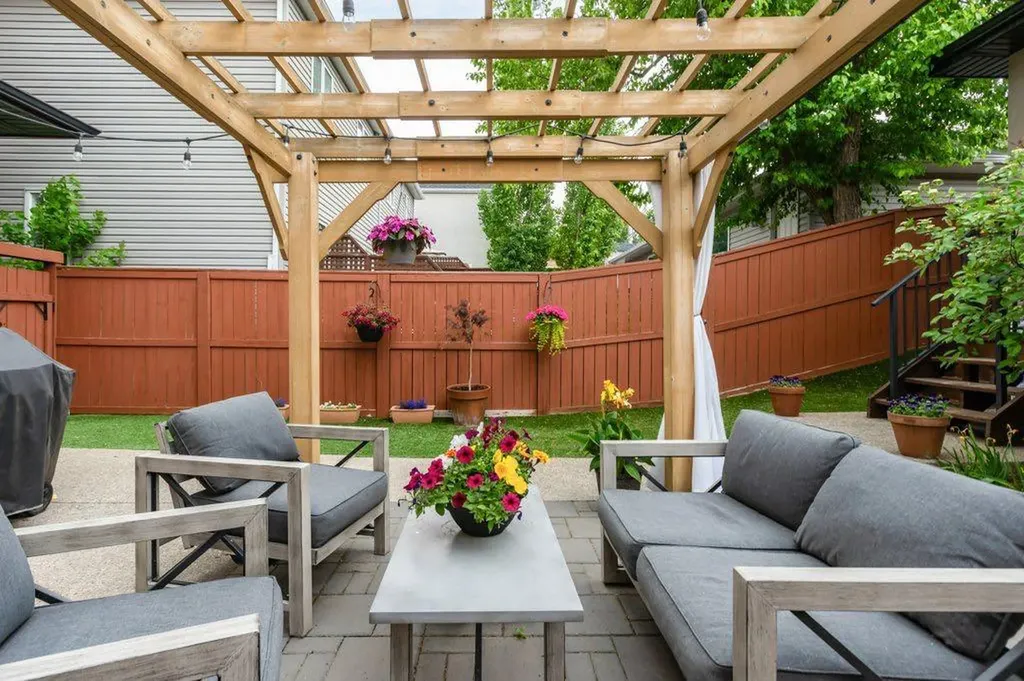 2113 21 Avenue SW Calgary AB T2T 0P1