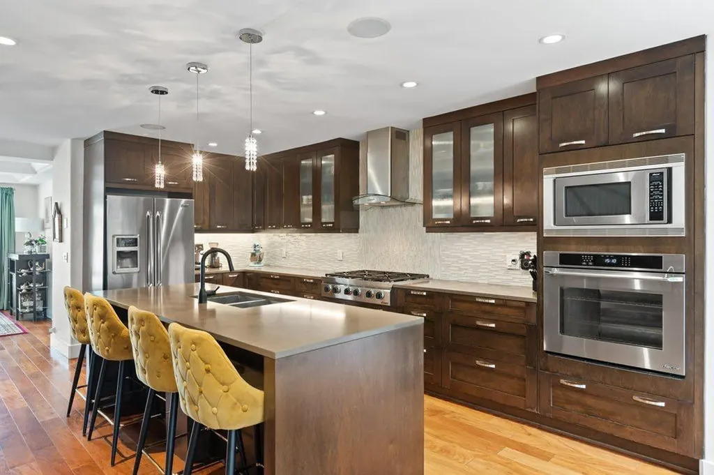 2113 21 Avenue SW Calgary AB T2T 0P1