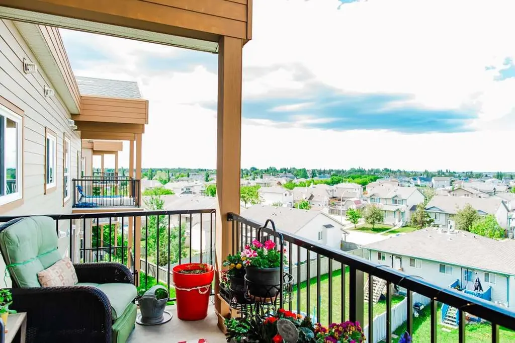 9225 Lakeland Drive Grande Prairie AB T8X 0B8
