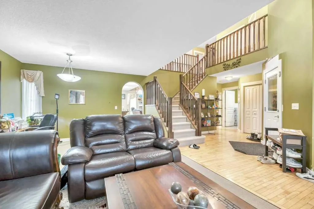 113 Cove Hill Chestermere AB T3A 6B5
