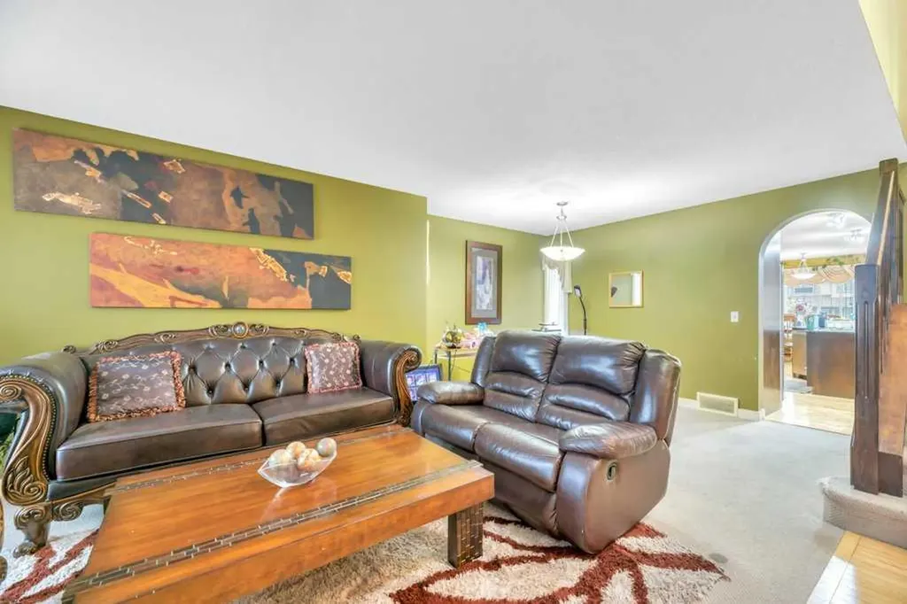 113 Cove Hill Chestermere AB T3A 6B5