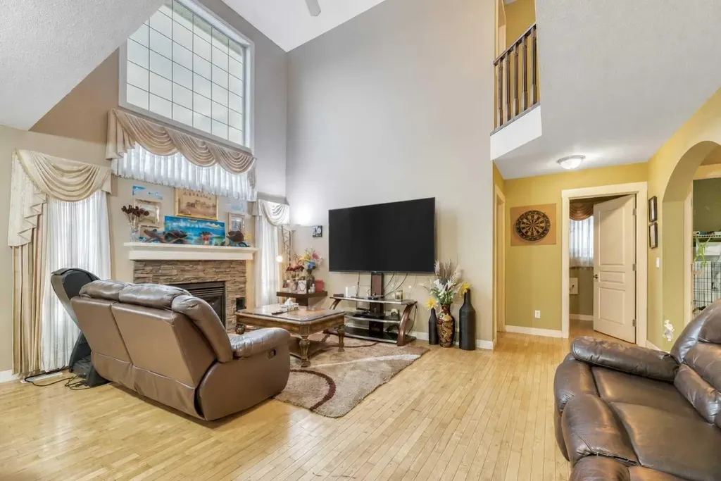113 Cove Hill Chestermere AB T3A 6B5
