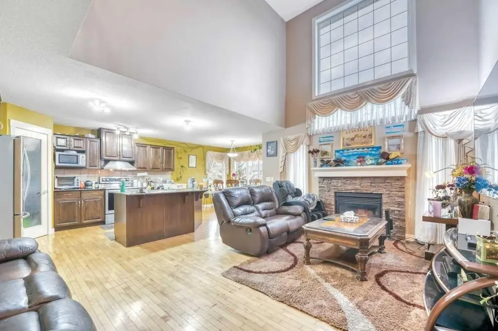 113 Cove Hill Chestermere AB T3A 6B5