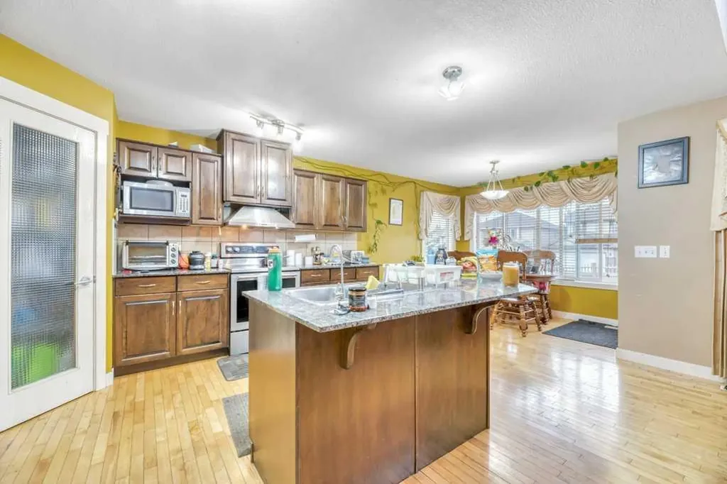 113 Cove Hill Chestermere AB T3A 6B5