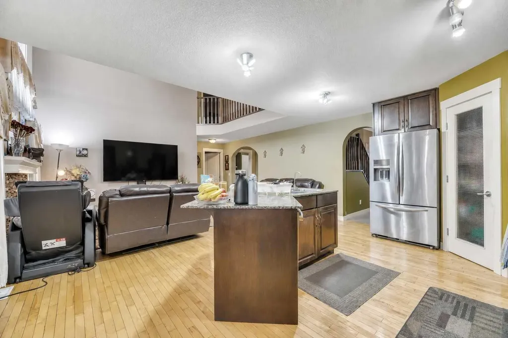 113 Cove Hill Chestermere AB T3A 6B5